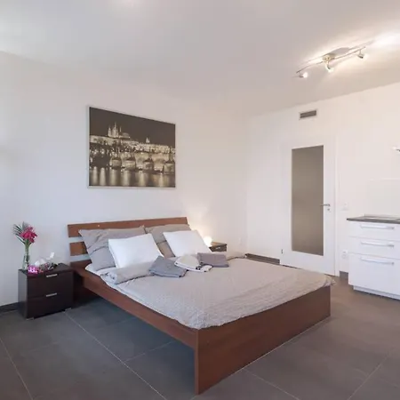 Bright Studio, 10Min To The Centre, Free Parking Prague Exterior photo