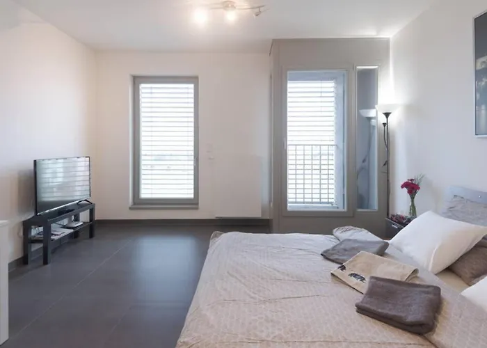 Bright Studio, 10Min To The Centre, Free Parking