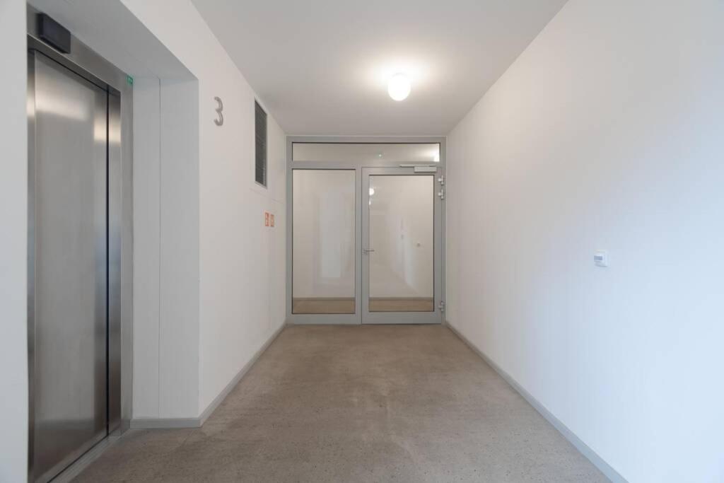 Bright Studio, 10min To The Centre, Free Parking Апартаменты Прага